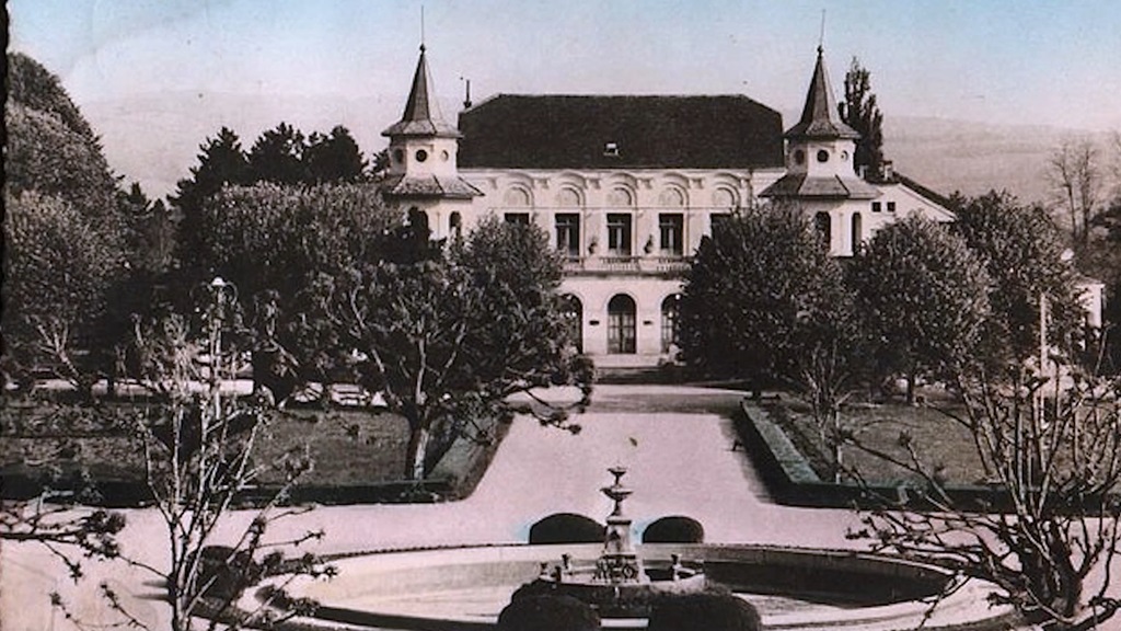 Kur-Salon u crno beloj boji